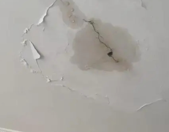 富拉尔基阳台漏水维修公司分享下屋面防水工程质量问题原因分析